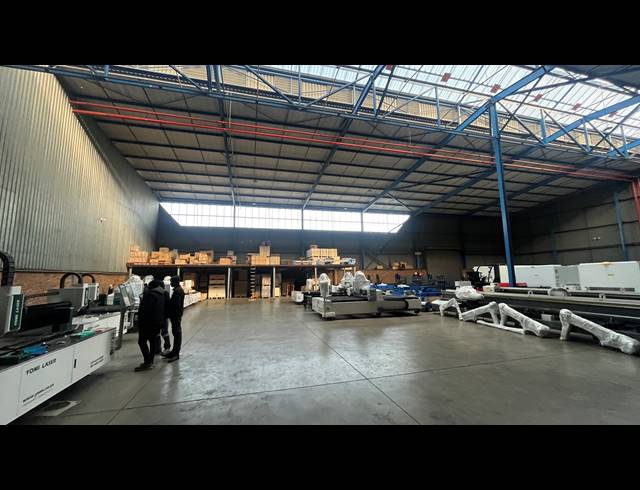 2,169M² WAREHOUSE TO LET IN SPARTAN